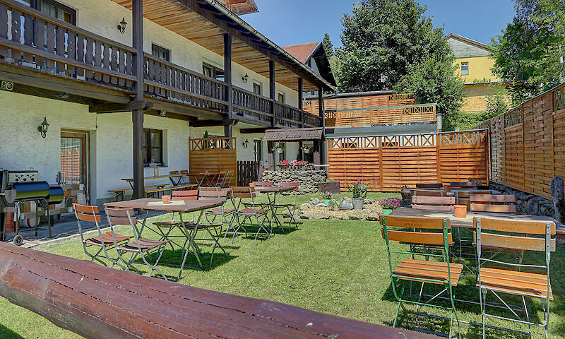 gemütlicher Biergarten - Ferienhof Guglhupf Bayerischer Wald